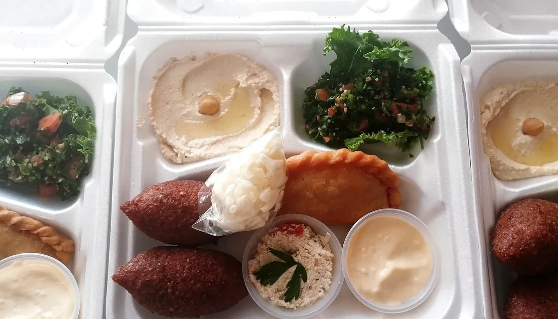 Selección de comida libanesa de Delicias del Cedro